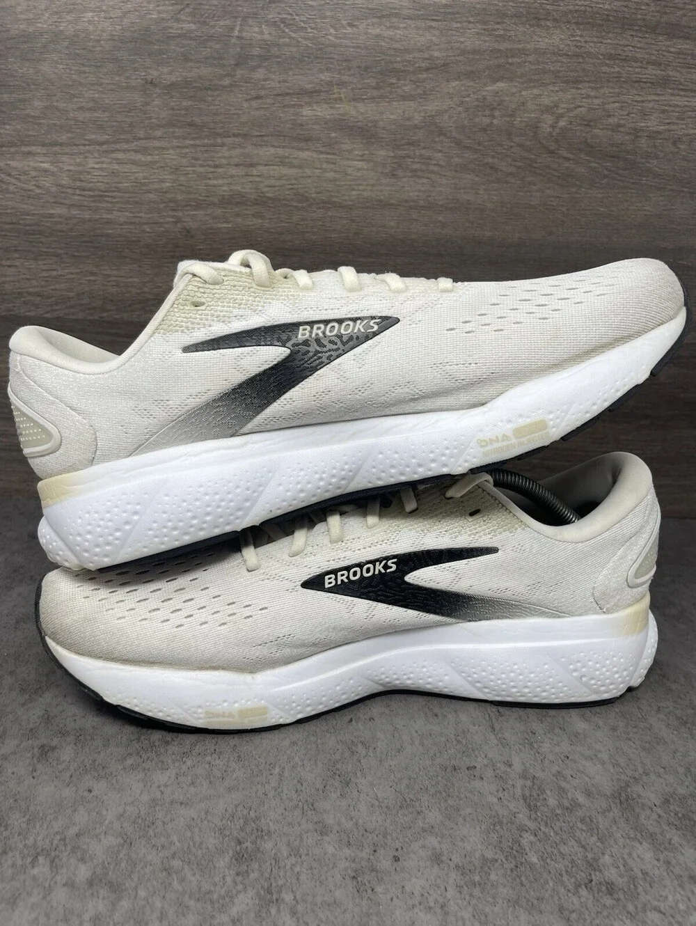 Brooks Ghost 16 Mens Size 11.5 White Pelican Oyster DNA LOFT v3 Running Shoes